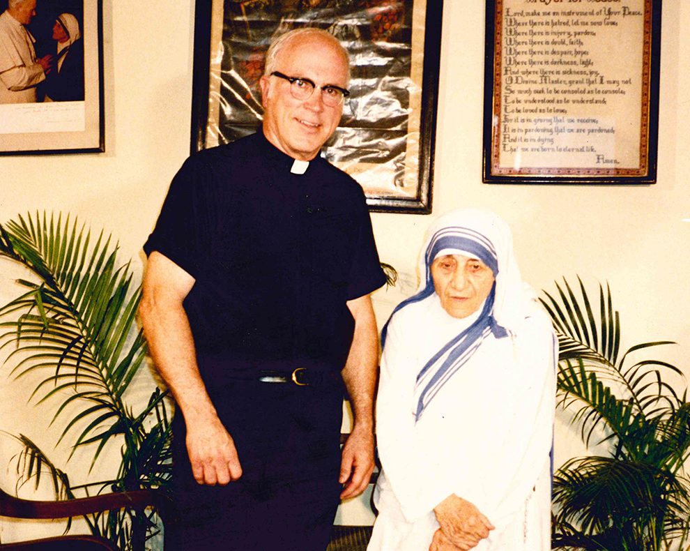 Priest and Mother Teresa pose together