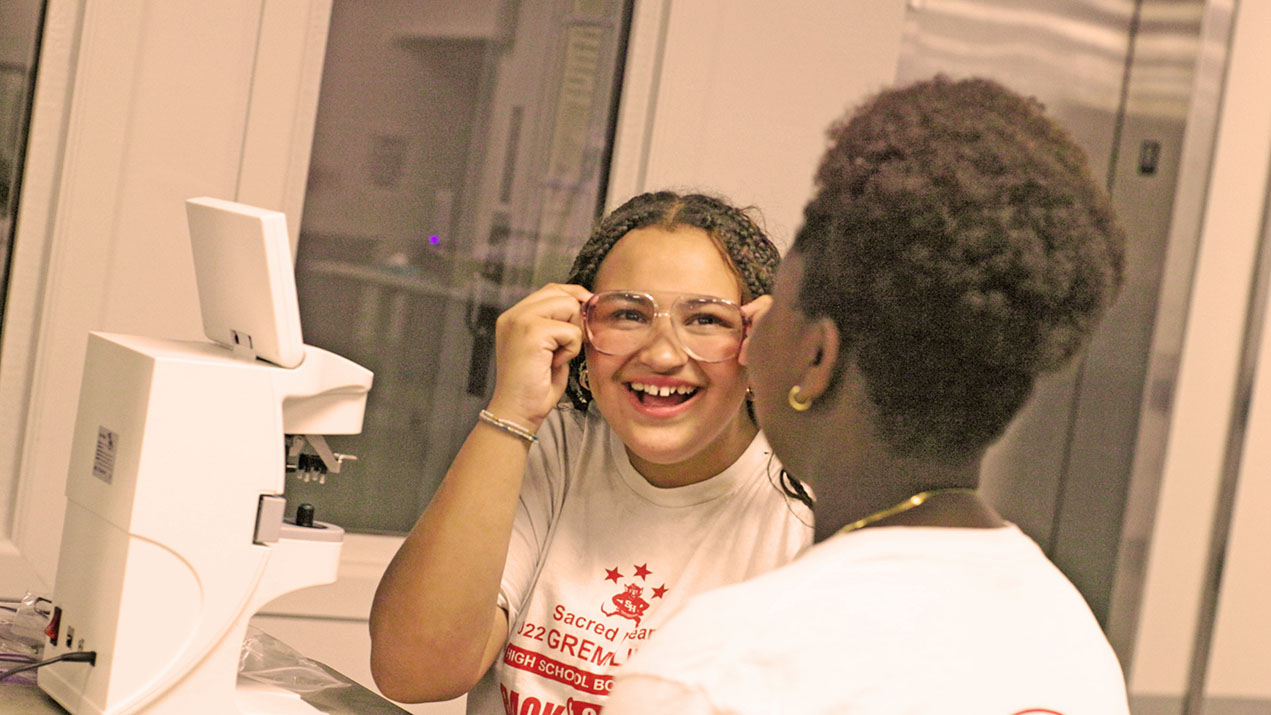 Student Volunteers at eye mission